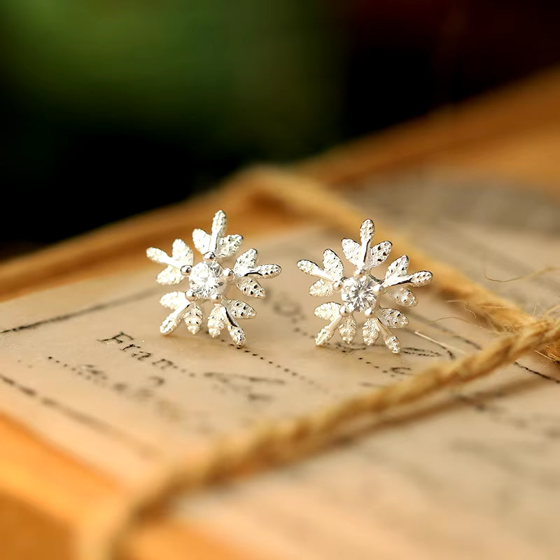 2024 New Minimalism Fashion Jewelry S925 Sterling Silver Earrings Light Luxury Inlay Diamond Snowflake Stud Earrings for Women